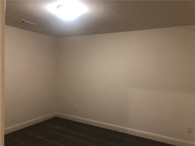 Building Photo - 448 Fox Cir