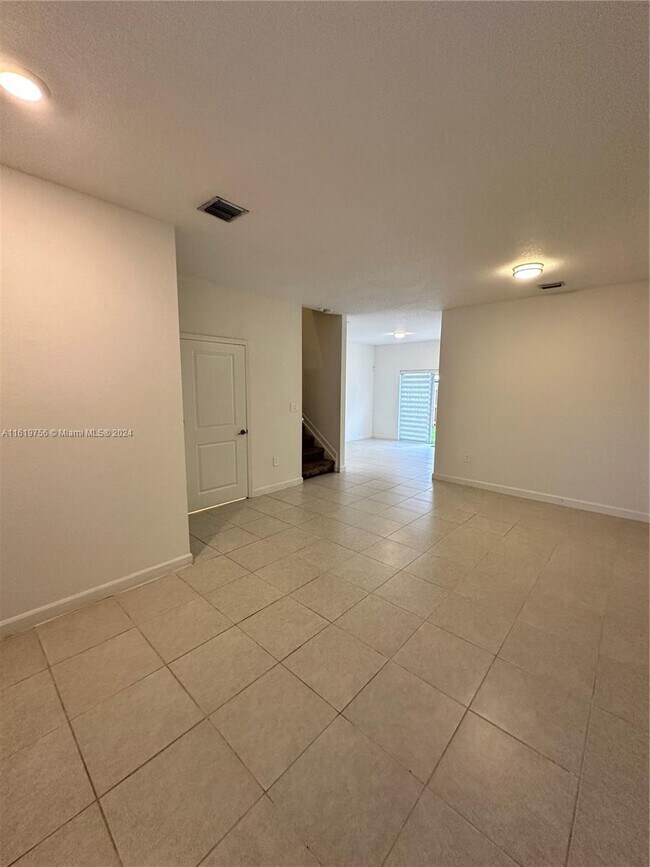 Building Photo - 2681 SE 11th St