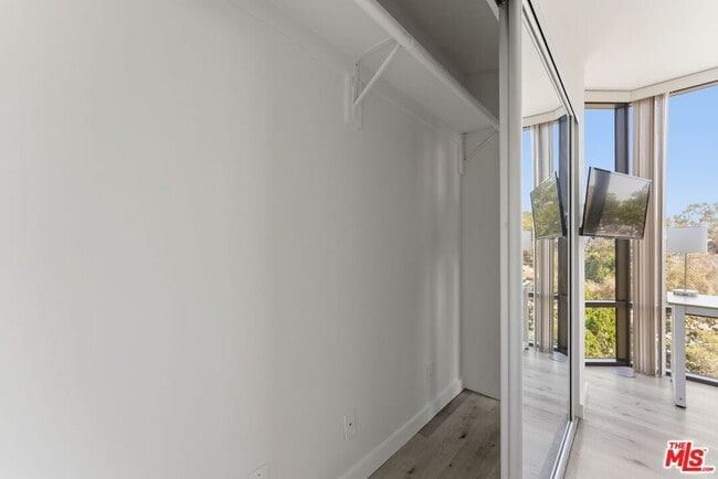 Building Photo - 4316 Marina City Dr