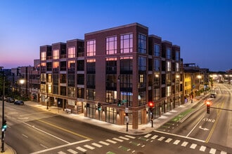 Building Photo - 2475 W Foster Ave