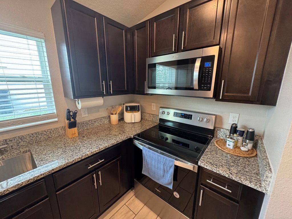 Building Photo - 604 Bullrush Ct