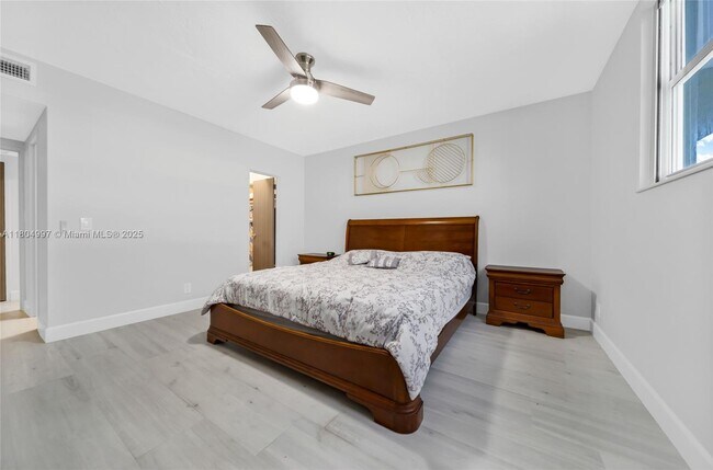Building Photo - 4250 Galt Ocean Dr