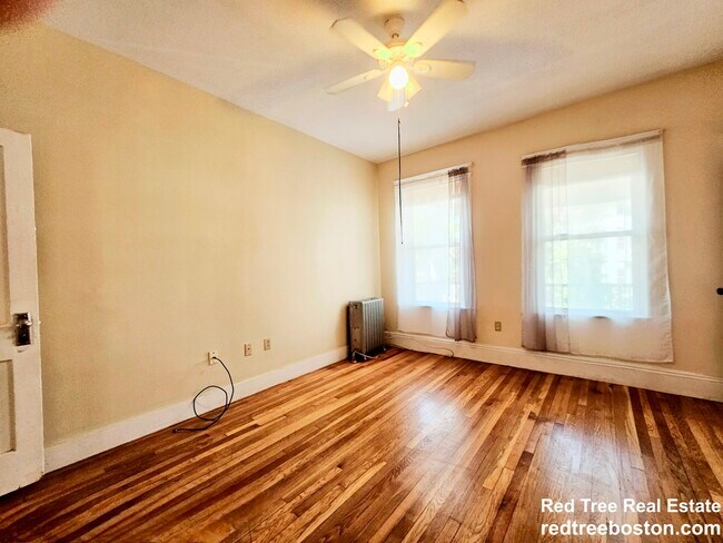 Building Photo - 243 Callender St