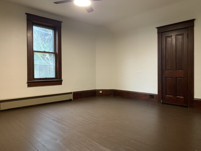 Upstairs Large Bedroom. - 1023 SE Bidwell St