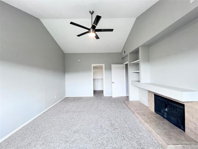 Building Photo - 4711 Spicewood Springs Rd