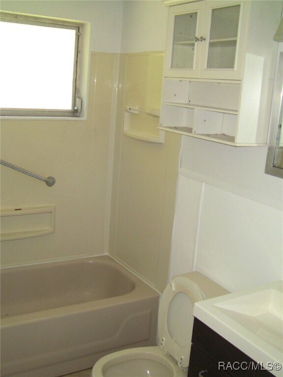 Building Photo - 2 Esskay St