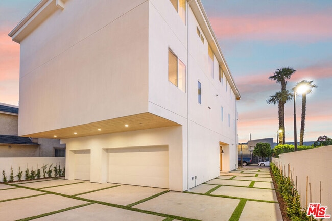 Building Photo - 6239 Banner Ave