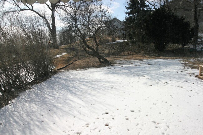 Building Photo - Cozy 3 bedroom home in Bettendorf-6 month lease option