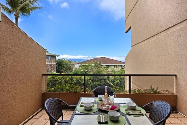 Building Photo - Stunning views, space and comfort.