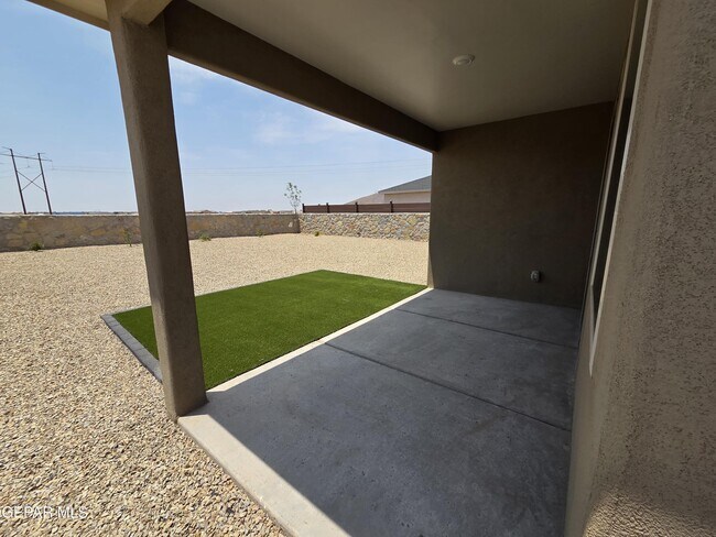 Building Photo - 3032 San Jenaro Dr