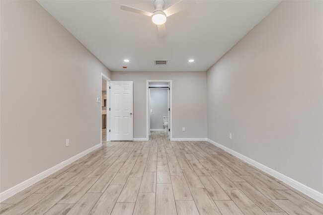 Building Photo - 5954 Belneath St