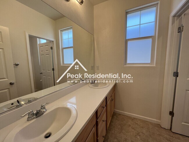 Building Photo - Newer 4bd/3ba Elk Grove Home with 2 Car Garage