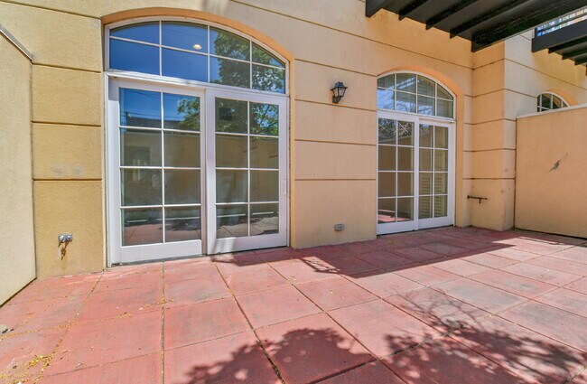 Building Photo - $1,900.00, 1 bed, 1 bath, located in Denve...