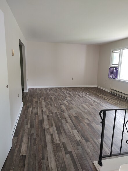 Building Photo - 100 1/2 W High St