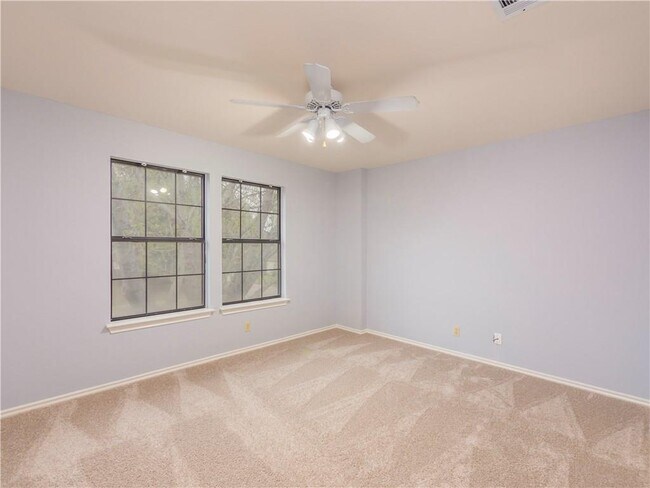 Building Photo - 809 Riverlawn Dr