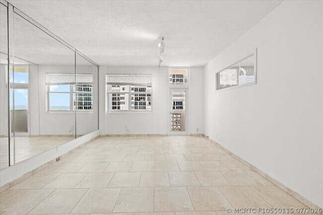 Building Photo - 4250 Galt Ocean Dr