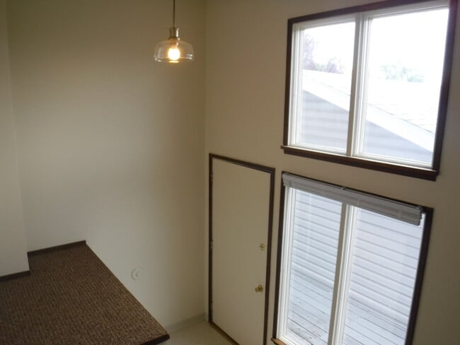 Building Photo - Duplex in the south hills