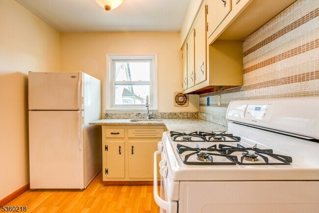 Building Photo - 1208 Morris Ave
