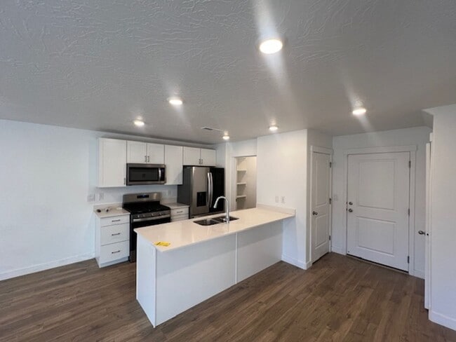 Building Photo - Flexible lease terms!