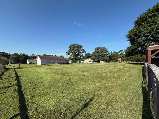 Building Photo - 3 Bed / 2 Bath Home in Desha