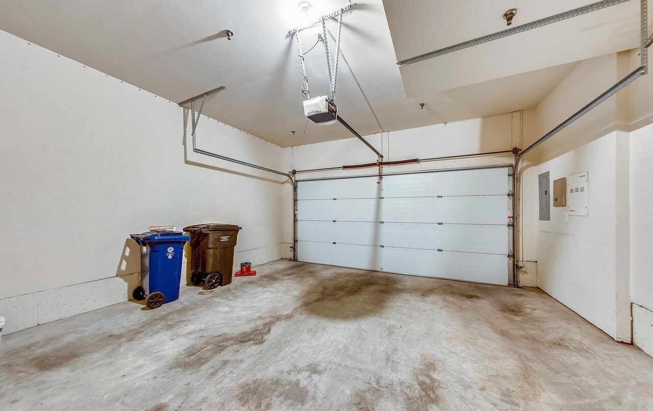 Building Photo - 419 Euille St