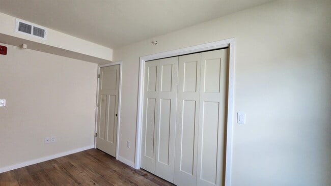 Building Photo - 908 E Gorham St