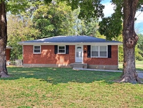 Building Photo - 3201 Patricia Dr