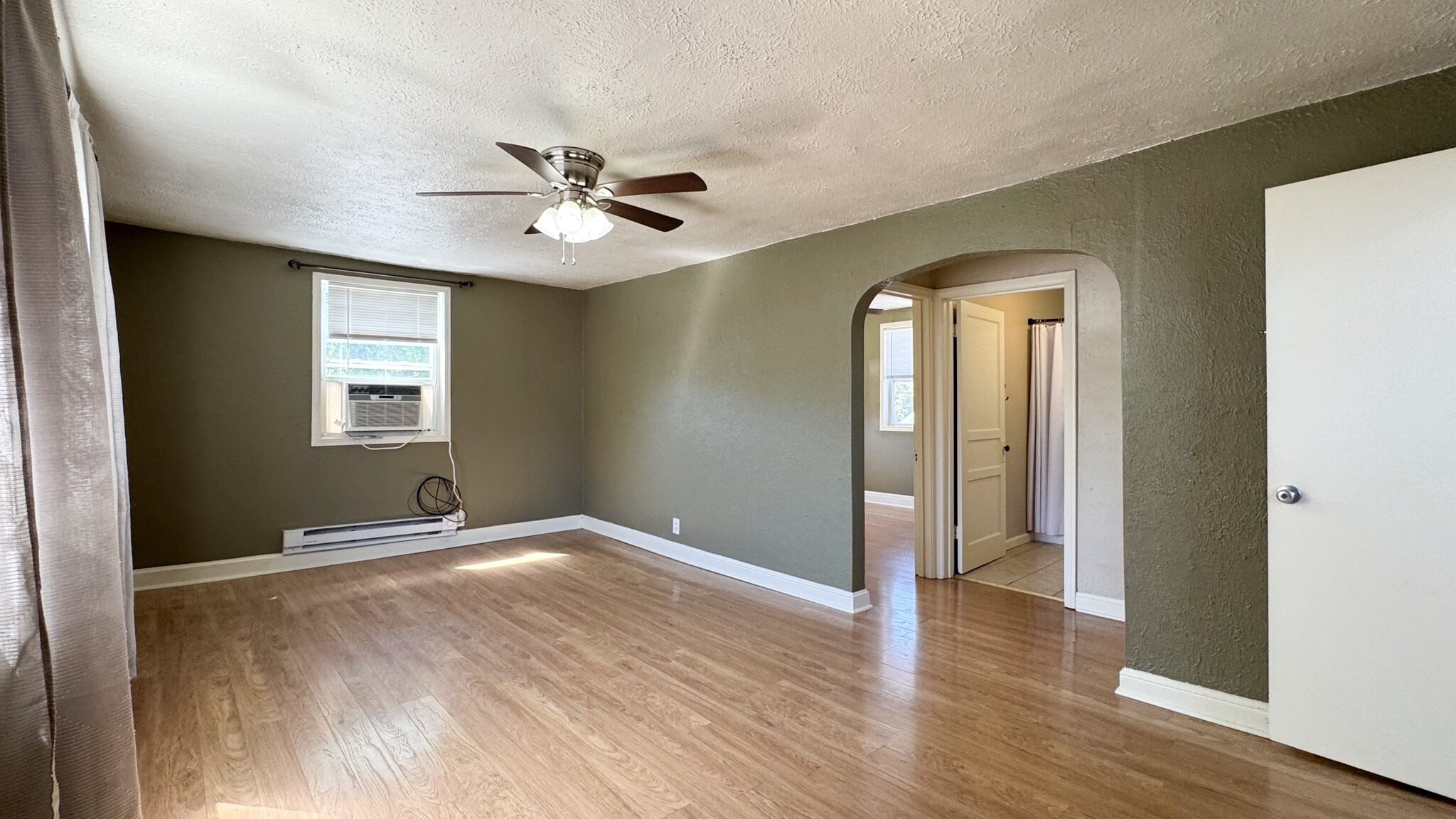 Building Photo - 321 S Walnut St