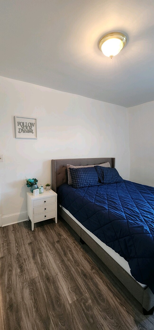 Bedroom - 1909 2nd St NW