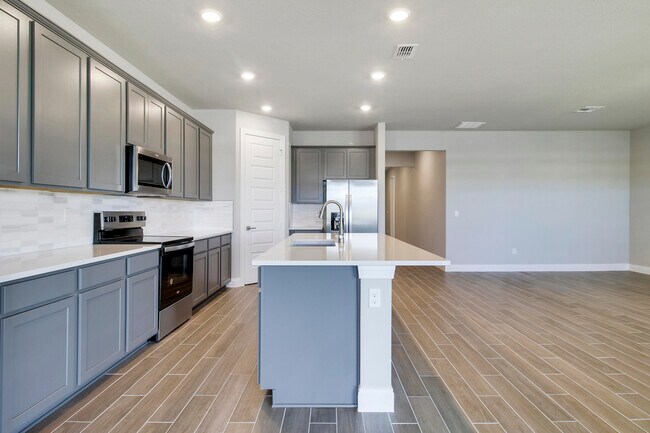 Building Photo - 8990 Dahlia Cir