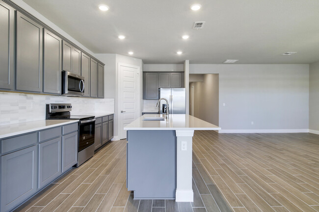 Building Photo - 8990 Dahlia Cir