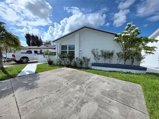 Building Photo - 12307 SW 195th Terrace