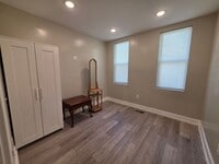 Building Photo - 1649 Pratt St