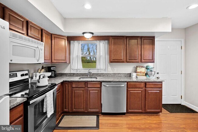 Building Photo - 219 Josephine St