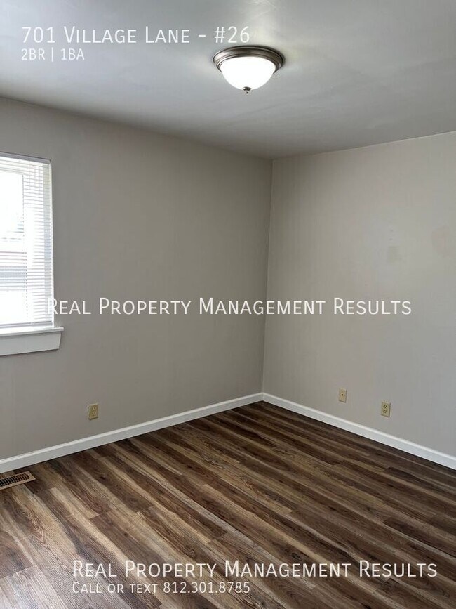 Building Photo - 701 Village Ln