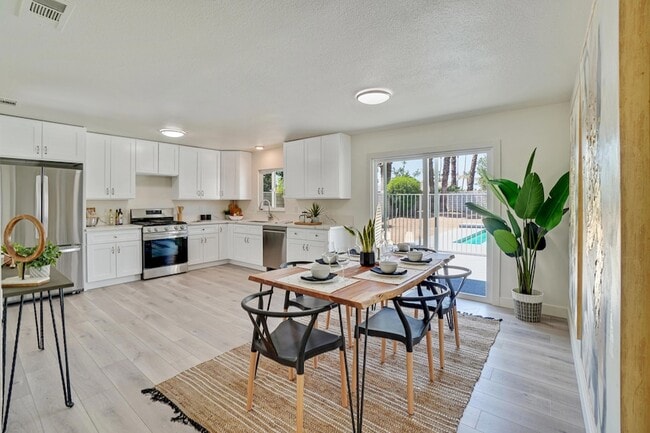 Building Photo - 74398 Myrsine Ave