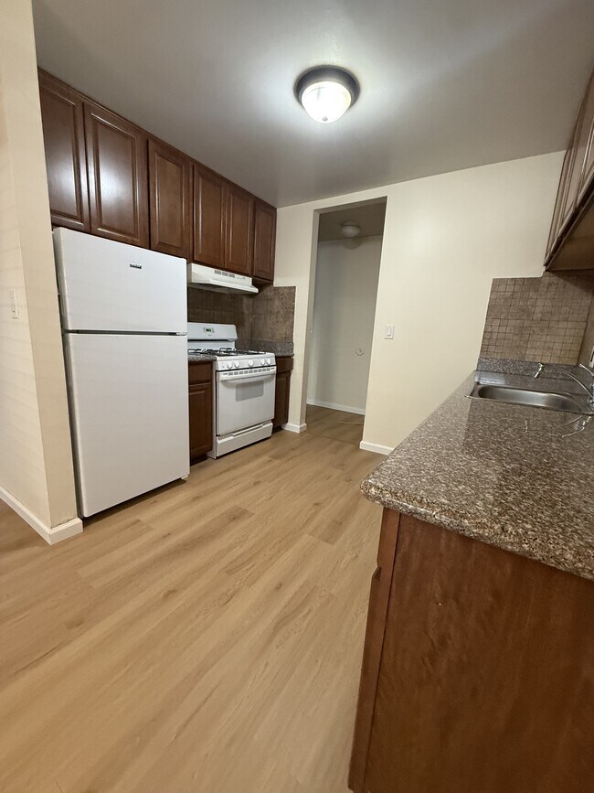 Building Photo - 975 Murrieta Blvd