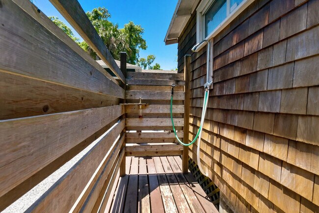 Building Photo - 30 Magnolia Dr