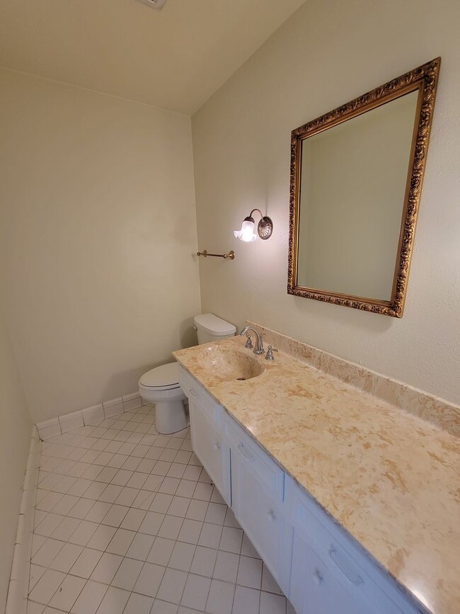 Building Photo - Bryan - 4 Bedroom - 2 bath - 2 story House with attached garage
