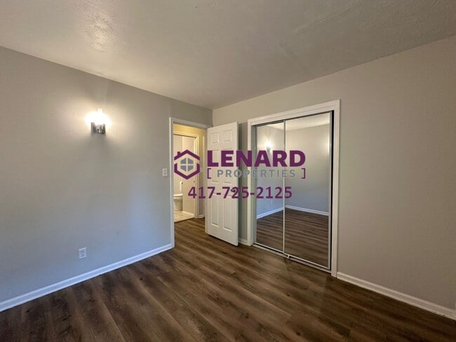 Building Photo - Spacious Home Ready For Move In!