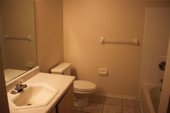 Building Photo - 13838 Fairway Island Dr