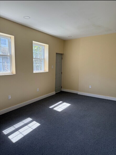 Building Photo - 6040 Kingsessing Ave