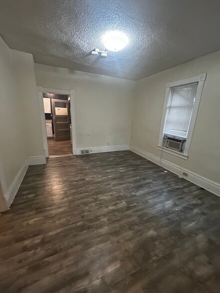 Bedroom - 622 Erie St SE