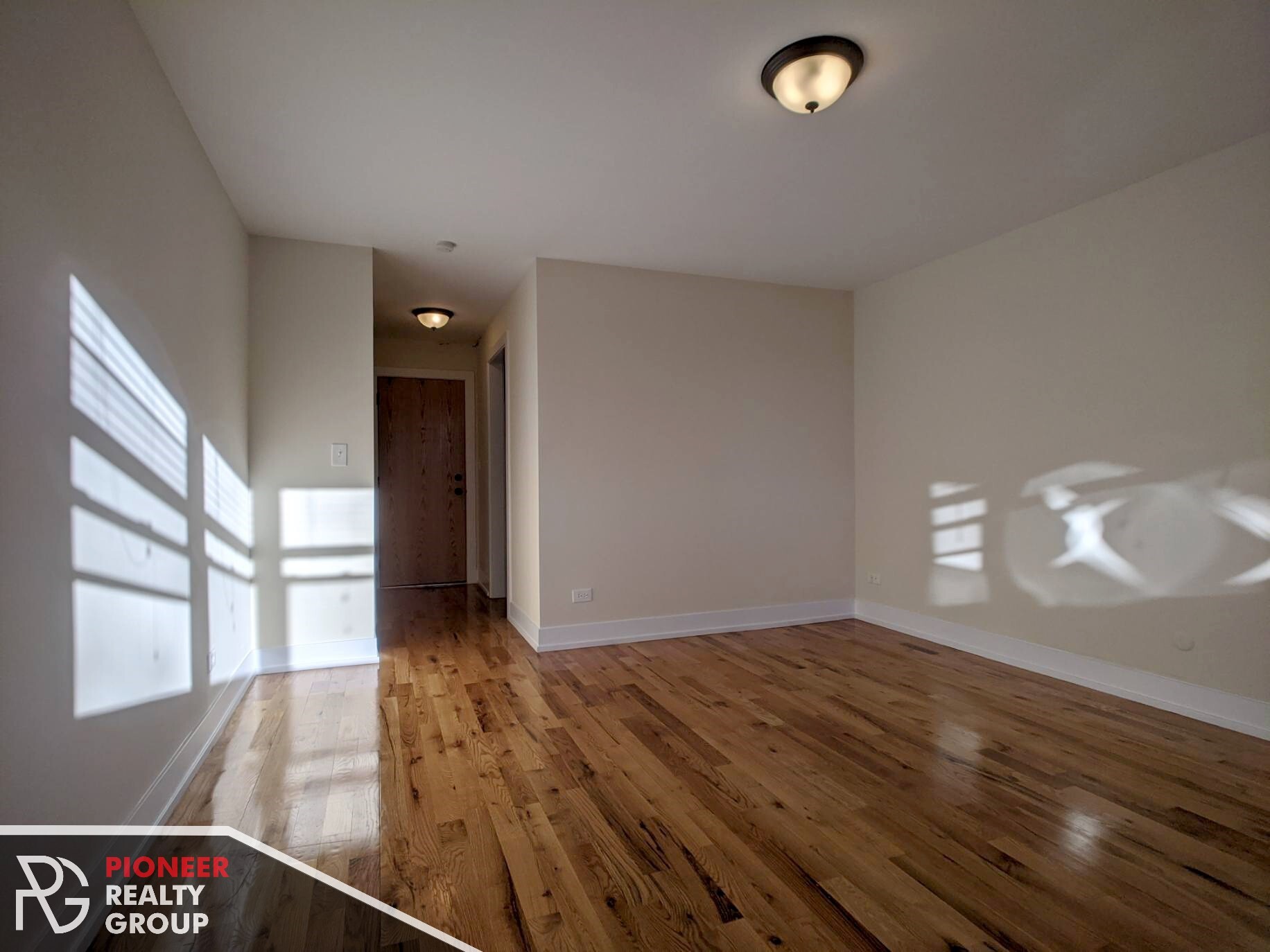 Building Photo - 557 W Arlington Pl