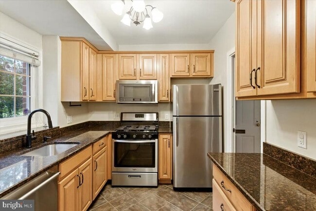 Building Photo - 1006 Valley Dr