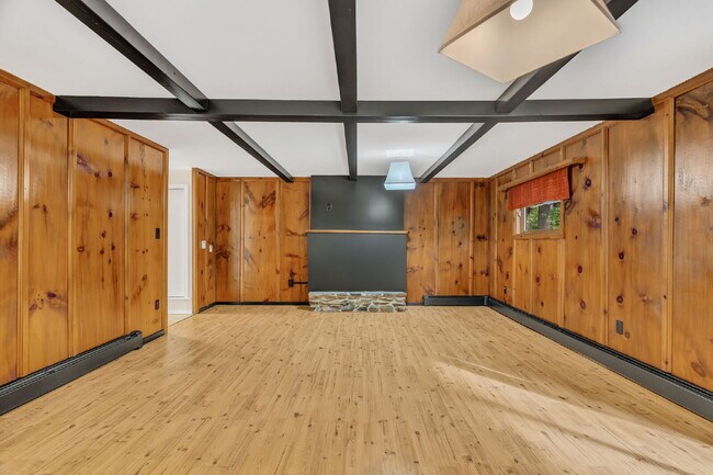 Building Photo - Mid-Century Cool Meets Maine Serenity Design. Privacy. Location. This one has it all.