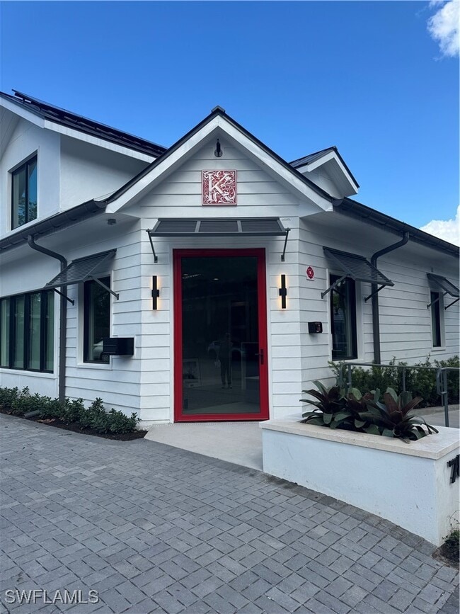 Building Photo - 787 4th Ave S