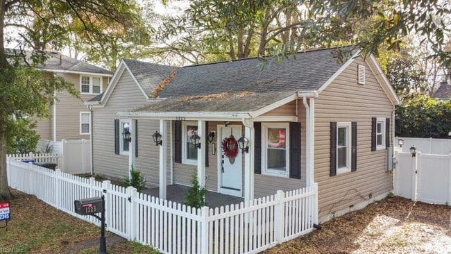 Building Photo - 1325 W Little Creek Rd