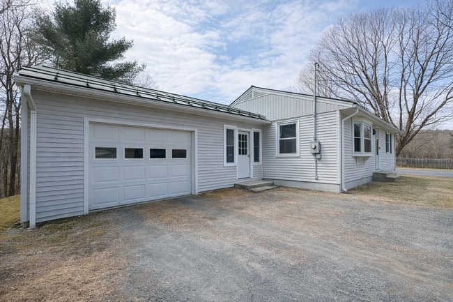 Building Photo - Lebanon - 3 Bed, 2 Bath house - $4200 plus utilities