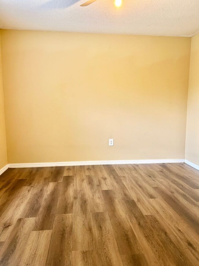 Building Photo - Beautiful Home in Parkview at Lake Shore